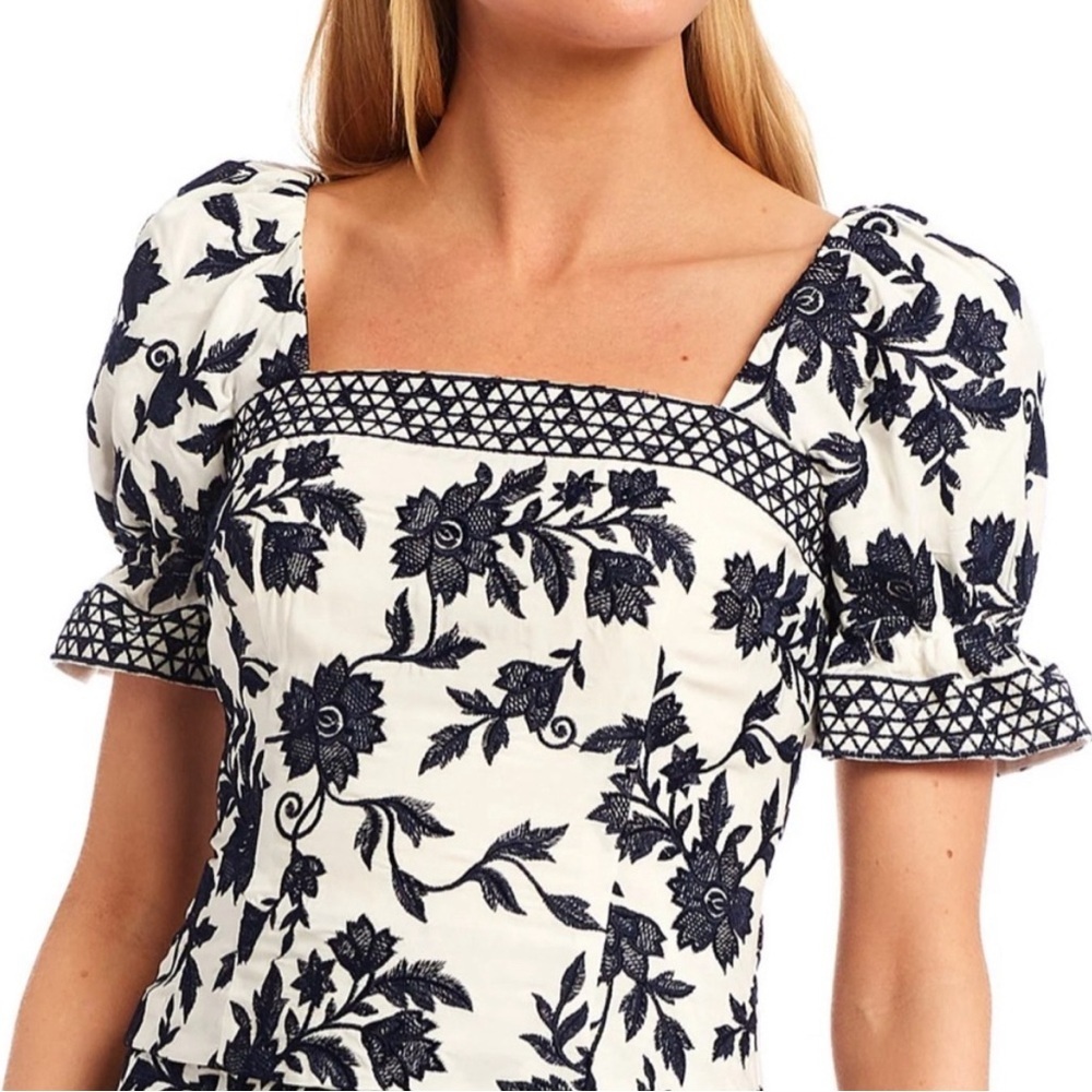 Antonio Melani Embroidered Top Euc - image 1